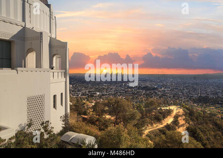 Los Angeles Skyline bei Sonnenuntergang vom Griffith Observatorium Stockfoto