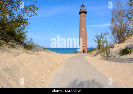 Wenig Sable Point Lighthouse in Dünen, erbaut im Jahre 1867 Stockfoto