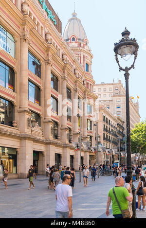 Barcelona, Shopping in der Fußgängerzone Portal del Angel Stockfoto