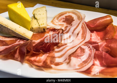Gourmet Charcuterie Bord, einem italienischen Aperitivo Stockfoto