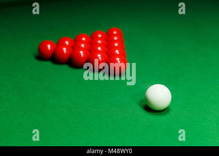 Snooker Kugel auf einem Billardtisch Stockfoto