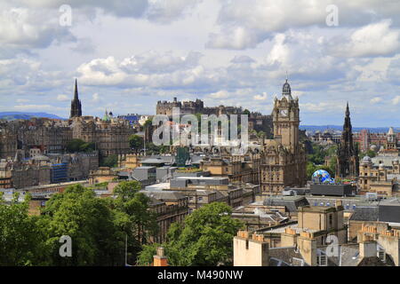 Ein Blick über Edinburgh von Calton Hill, Schottland Stockfoto