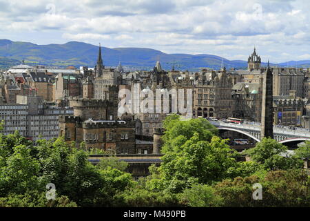 Ein Blick über Edinburgh von Calton Hill, Schottland Stockfoto