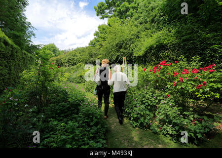 Sommer Blick in Highdown Gärten, Goring-by-Sea Village, West Sussex, England, Großbritannien Stockfoto