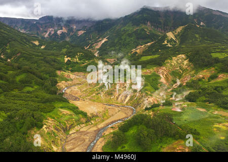 Tal der Geysire. Kronotsky-Naturschutzgebiet auf der Halbinsel Kamtschatka. Stockfoto
