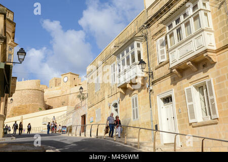 Victoria, Malta - 30. Oktober 2017: Leute, die in der Zitadelle von Victoria auf der Insel Gozo, Malta Stockfoto