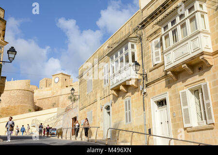 Victoria, Malta - 30. Oktober 2017: Leute, die in der Zitadelle von Victoria auf der Insel Gozo, Malta Stockfoto