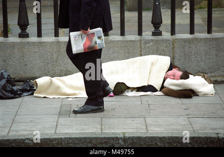 Obdachlosen in der Nähe der Waterloo Station. 13/3/2002. London, Großbritannien. Bild muss gutgeschrieben werden" Â© Stan Kujawa "Foto Â© Stan Kujawa 2004. Alle Rechte vorbehalten. Bild m Stockfoto