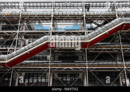 PARIS, Frankreich, 20. JULI 2011: Centre Georges Pompidou, Paris, Frankreich. Die postmodernen Struktur in 1977 abgeschlossen ist einer der bekanntesten landma Stockfoto