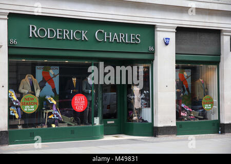 LONDON - 14. Mai: Roderick Charles store am 14. Mai 2012 in London. RC ist einer der anerkanntesten Classic Herren tailoring Modemarken in London. Es e Stockfoto