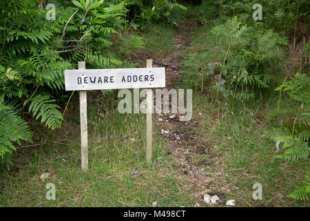 Warnschild Vorsicht Basilisken in der Nähe von Pfad Lochbuie Isle of Mull in Schottland Stockfoto