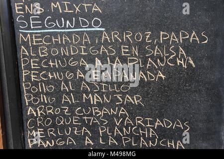 Spanische Küche Menü in einem Restaurant in Santa Cruz de Tenerife, Kanarische Inseln, Spanien Stockfoto