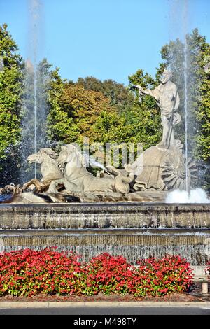 Neptunbrunnen (Fuente de Neptuno) - Eines der berühmtesten Wahrzeichen von Madrid, Spanien Stockfoto