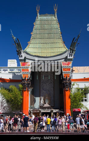 Grauman's Chinese Theatre (offiziell TCL Chinese Theatre), Hollywood Boulevard, Los Angeles, Kalifornien, USA Stockfoto