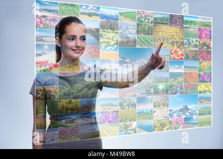 Geschäftsfrau, die virtuelle Taste auf Natur-collage Stockfoto