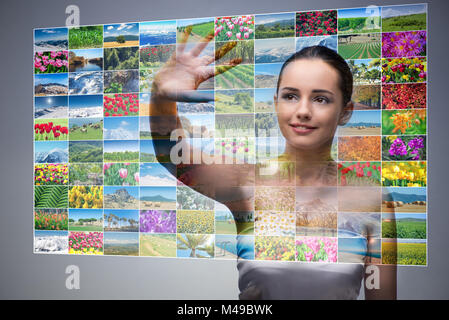 Geschäftsfrau, die virtuelle Taste auf Natur-collage Stockfoto