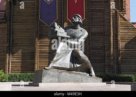 Denkmal von Fürst Jaroslaw der Weise am Eingang zum Goldenen Tor von Kiew, Ukraine Stockfoto