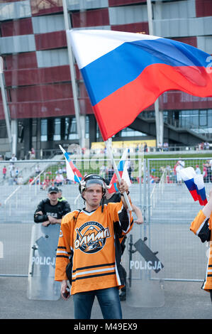 EURO 2012. National Stadium, Warschau. Russland/Griechenland. Vor Spielbeginn, Russische Lüfter in Russische Eishockey Gang. 16. Juni 2012. Stockfoto