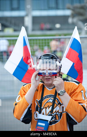 EURO 2012. National Stadium, Warschau. Russland/Griechenland. Vor Spielbeginn, Russische Lüfter in Russische Eishockey Gang. 16. Juni 2012. Stockfoto