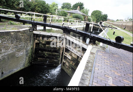 Grand Union Canal lock in Hanwell in West London Stockfoto