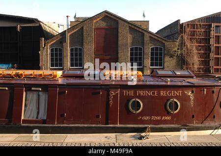 Schmale Boot in der Paddington Basin Zweig des Grand Union Canal London 2008 günstig Stockfoto