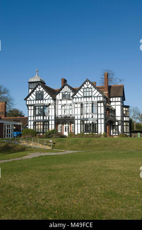 Die bloße, neo-Tudor House, 1887 von George Devey in Herschel Park, Upton, Slough, Berkshire, England gebaut. Stockfoto