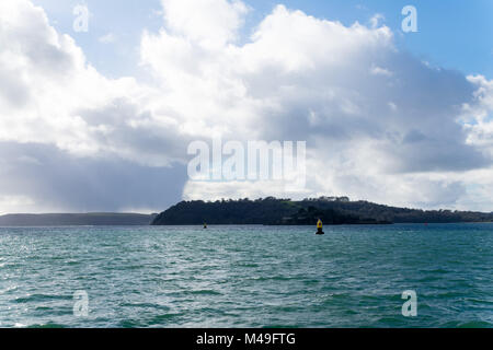 Plymouth Sound von der Zitadelle in Sutton Harbour in Plymouth UK auf der Suche nach der geheimnisvollen Insel Drake Stockfoto