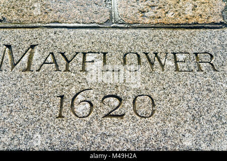 Gedenkstein für die Mayflower Einbootstelle in Plymouth Kennzeichnung das Datum und der Ort im Jahre 1620 Stockfoto