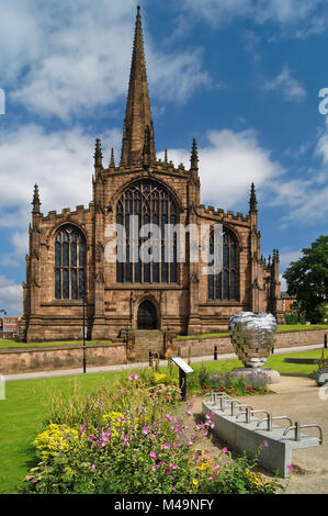 UK, South Yorkshire, Rotherham Münster & Herz aus Stahl Stockfoto