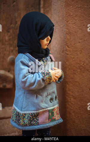 Kleines Mädchen im Dorf Abjyan, Iran, Asien Stockfoto