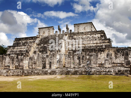 Halle der tausend Säulen in Chichen Itza - Spalten Stockfoto