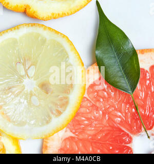 Frische Zitrusfrüchte Scheiben Hintergrund von oben gesehen. Stockfoto