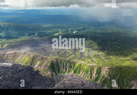 Caldera Vulkan Maly Semyachik. Kronotsky-Naturschutzgebiet auf der Halbinsel Kamtschatka. Stockfoto