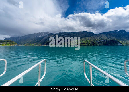 Türkisblauen Brienzersee an einem sonnigen Tag. Kanton Bern, Schweiz Stockfoto