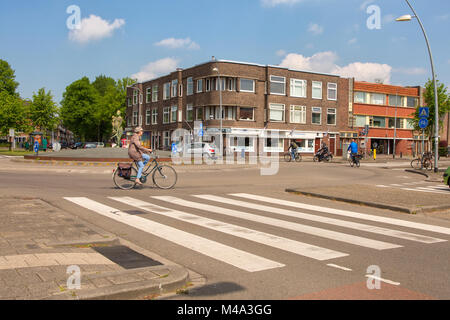 Kreisverkehr in Groningen. In den Niederlanden Kreisverkehre sind sehr beliebt und es gibt dort mehr als 4300 Kreisverkehre Stockfoto