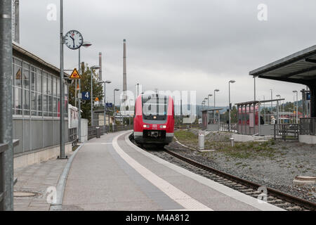 Regional-Train auf einer neuen Plattform von jena-göschwitz Station Stockfoto