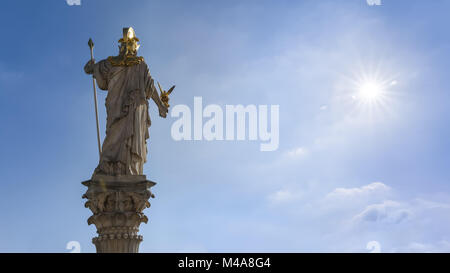 Athena Statue vor dem Parlament in Wien Österreich Stockfoto