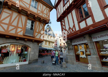 Vannes (Bretagne, Frankreich): Holz - Häuser in "Place Saint-Pierre" Platz eingerahmt, in der Alten Stadt. (Nicht für Postkarte Produktion verfügbar) Stockfoto