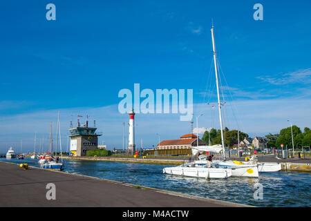 La Tranche-sur-Mer (Normandie, Frankreich): Segelboot in der "Canal de Caen la mer', Caen canal Stockfoto