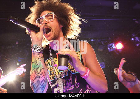 Der amerikanische Rap und elektronische Musik Duo LMFAO führt ein Live Konzert bei VEGA in Kopenhagen. Das Duo besteht aus den beiden Rappern Redfoo (dargestellt) und Sky Blu. Dänemark, 15/10 2011. Stockfoto