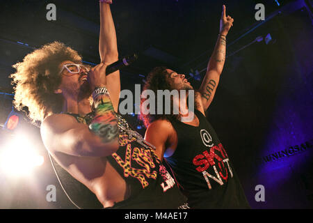 Der amerikanische Rap und elektronische Musik Duo LMFAO führt ein Live Konzert bei VEGA in Kopenhagen. Das Duo besteht aus den beiden Rappern Redfoo (L) und Sky Blu (R). Dänemark, 15/10 2011. Stockfoto