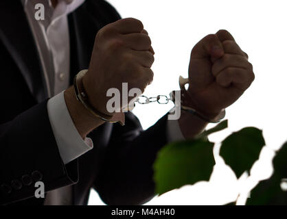 Finanzbetrug Konzept. Unternehmer, Politiker oder Mann im Anzug in Handschellen. Business Kriminelle in Fesseln. Stockfoto