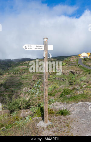 Wegweiser auf dem Weg zu El Cercado, La Gomera Stockfoto