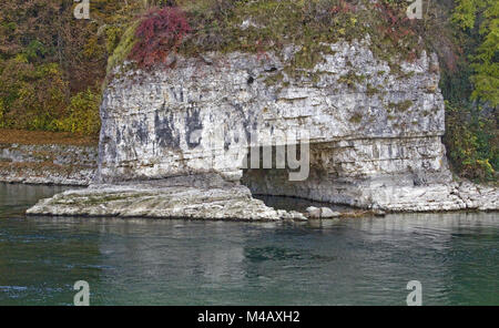 Felsen im Rhein bei Schaffhausen, Schweiz Stockfoto