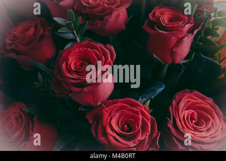Blaue Hausschuhe in der Nähe des Meeres Stockfoto