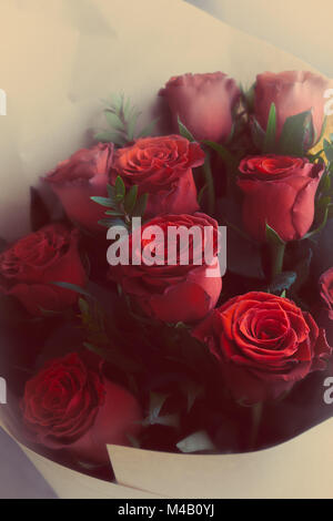 Blaue Hausschuhe in der Nähe des Meeres Stockfoto