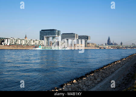 Stadtentwicklungsprojekt in der alten industriellen Hafen "rheinauhafen" am Rhein in Köln, Deutschland Stockfoto