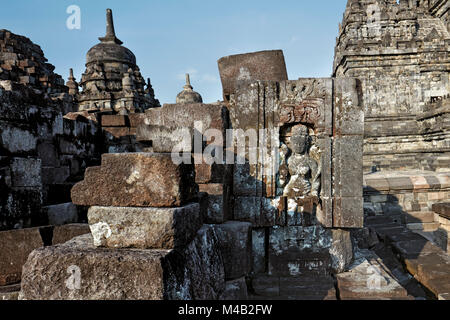 Bas-Relief in Sewu Buddhistischen Tempelanlagen. Spezielle Region Yogyakarta, Java, Indonesien. Stockfoto