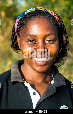 Freundliche junge Mädchen, Murchison Falls Nationalpark, Uganda, Afrika Stockfoto