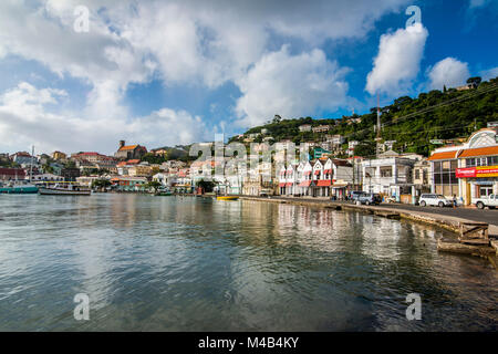 Kleine Hafen von St Georges, der Hauptstadt von Grenada, Karibik Stockfoto